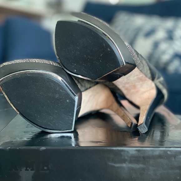 L.A.M.B. Black/White Platform Pump Size 7 - Picture 4 of 4